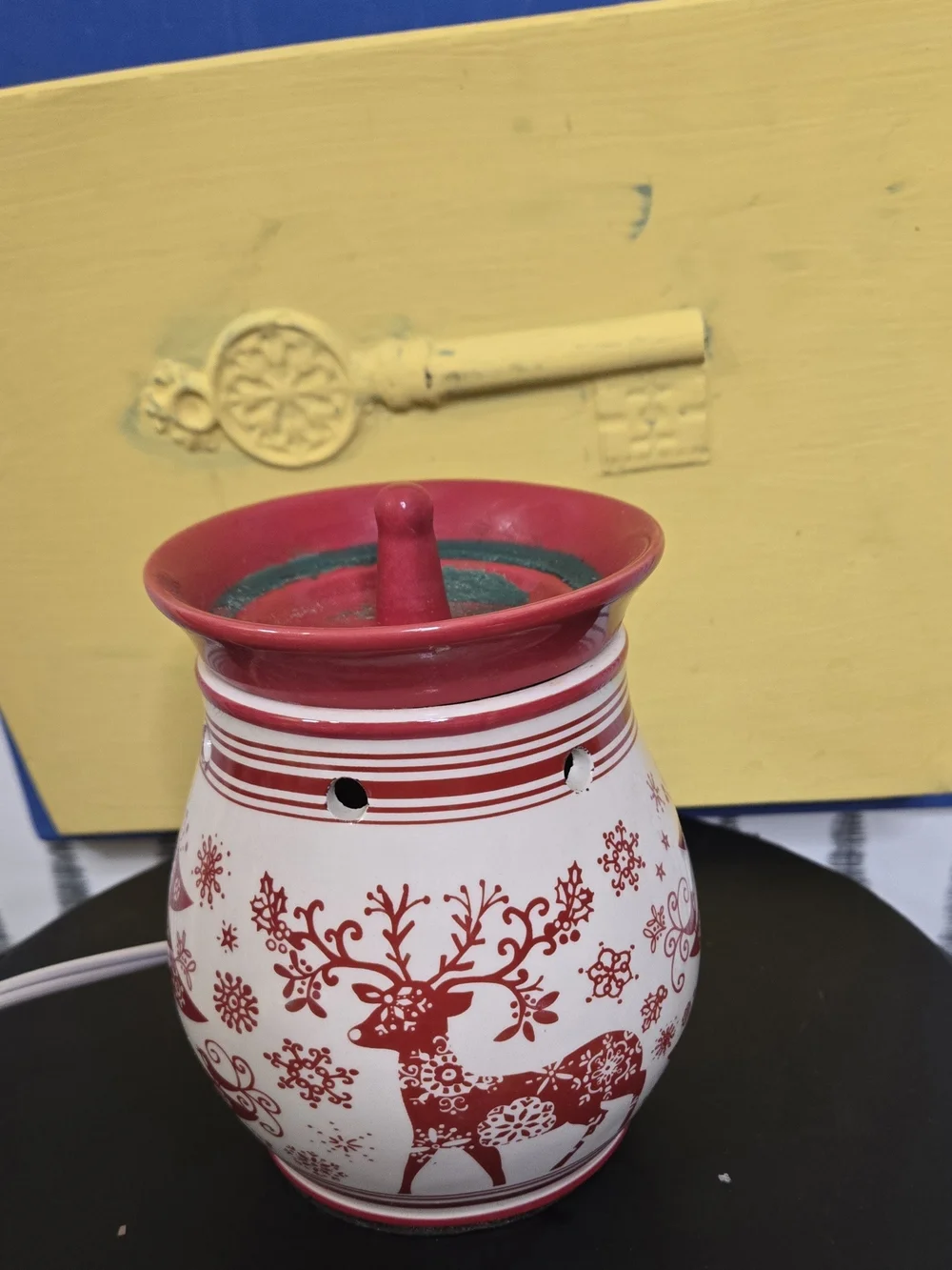 Christmas Red & White Ceramic Wax Melt Warmer – Reindeer & Tree Holiday Design